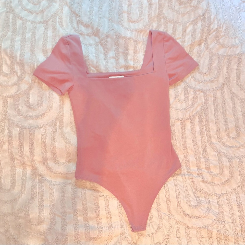 Aritzia Babaton Contour Squareneck Shortsleeve Bodysuit